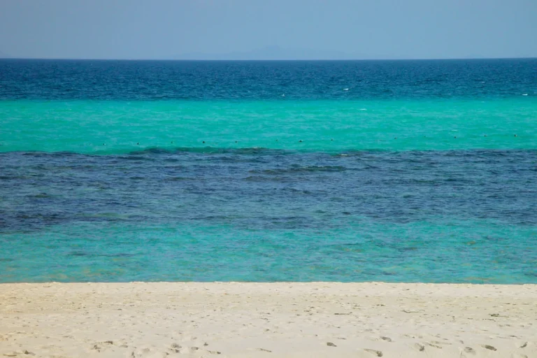 bands of color in the sea