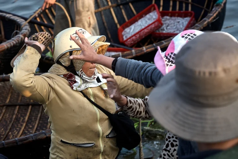 Vietnamese women fighting over the best prices at a fishing village