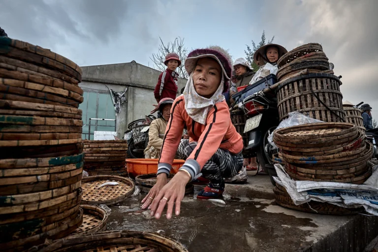 Trading in a Vietnamese fishing village